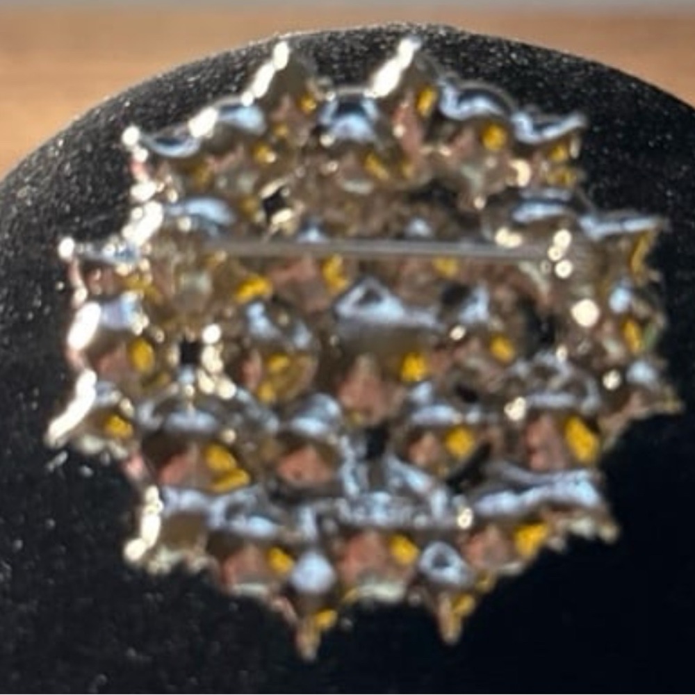 Sparkling Silver Rhinestone Brooch - Picture 4 of 5